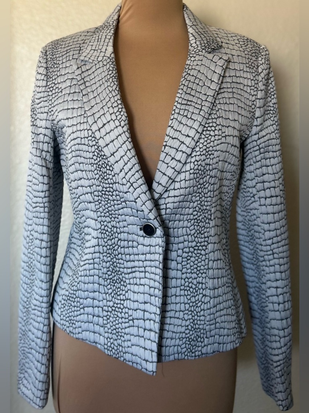 Calvin Klein
Patterned Single-Button Blazer